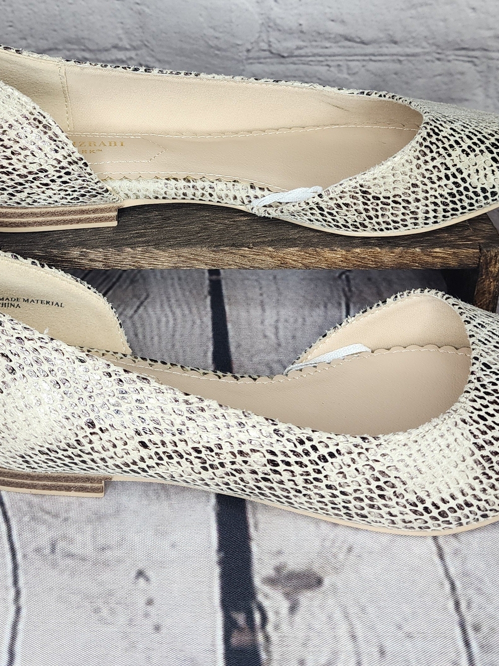 Isaac Mizrahi Snake-Print Pointed Toe Flats in Beige and Black - Picture 4 of 7
